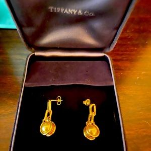 Brand new 18k Gold Tiffany earrings.